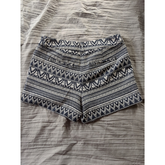 Loft Outlet patterned shorts size 4 - Picture 2 of 5